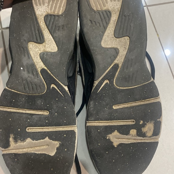 Nike air maxes - Picture 3 of 4